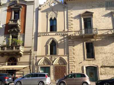 La chiesetta si presenta di color crema, di esigue dimensioni e visibilmente restaurata